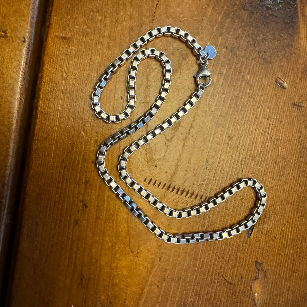 Tiffany & Co Sterling Venetian Link Necklace 18 inch length.